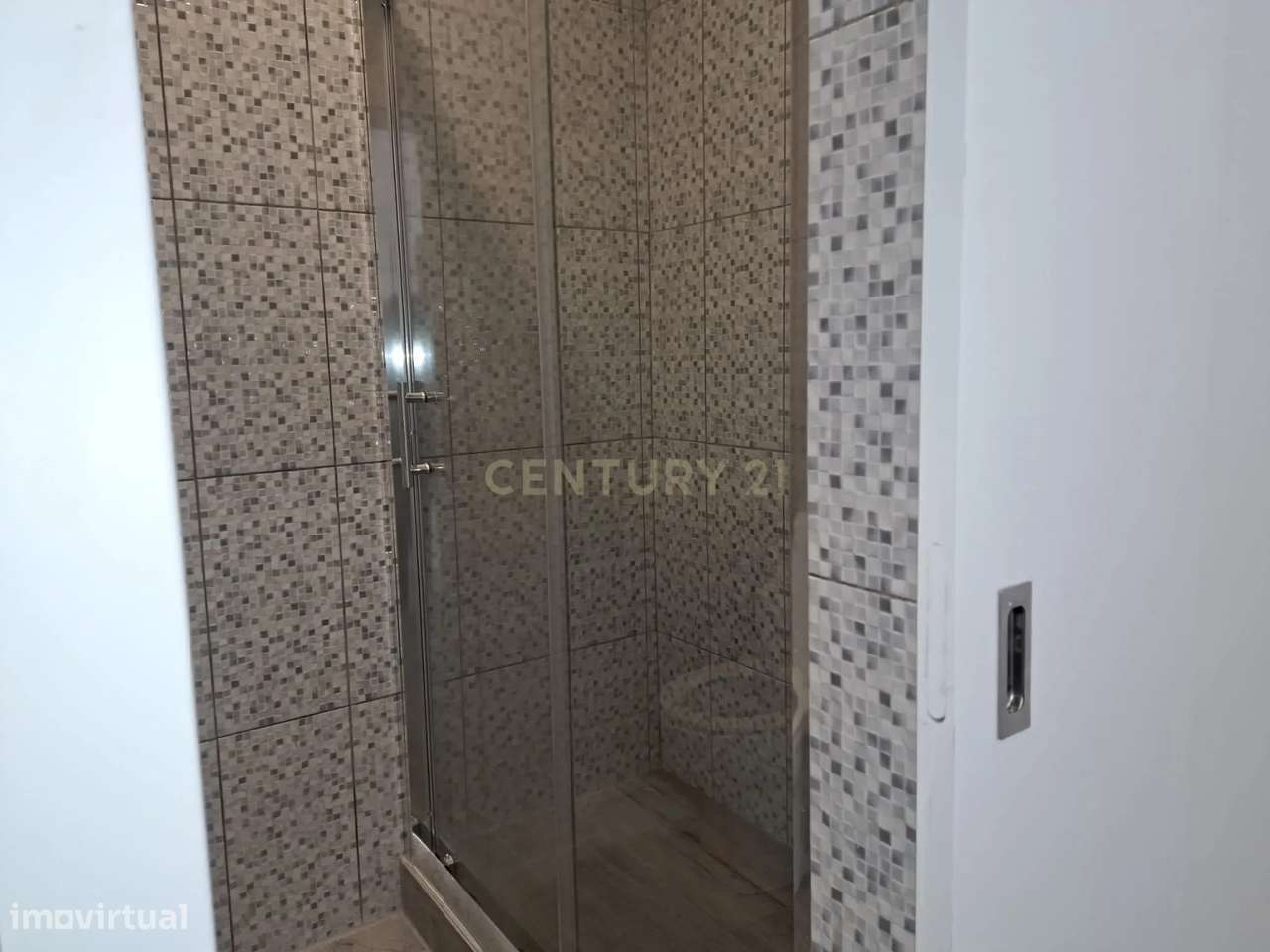 Loja adaptada para apartamento,. Rio de Mouro - Possibilidade de Licen - Grande imagem: 5/10