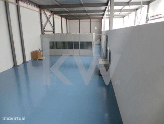Armazém com 735m2 - São Julião do Tojal - Loures - Grande imagem: 2/17