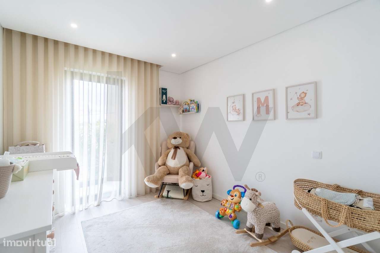 Exclusivo Apartamento T3 Contemporâneo de Alta Gama – Patacão, Faro-26