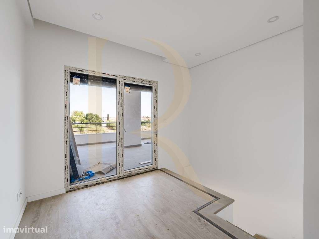 Apartamento T3 duplex com parqueamento e arrecadação em condomínio ...-13