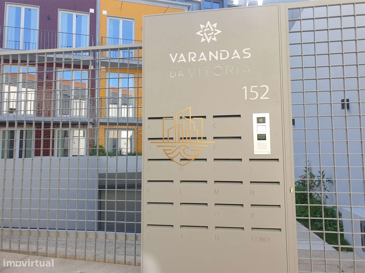 Apartamento T0+1 Turnkey Premium com Garagem e Duas Varandas — Centro-1