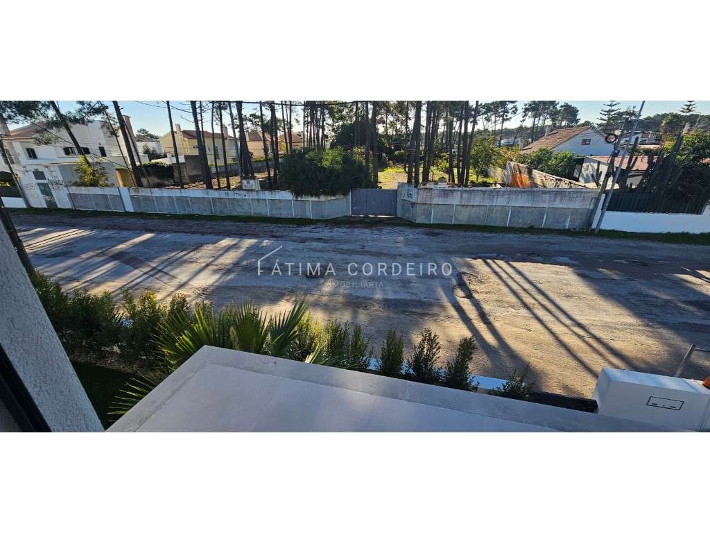 Excelente Moradia T3 Isolada com Piscina e garagem com acabamentos ...-6