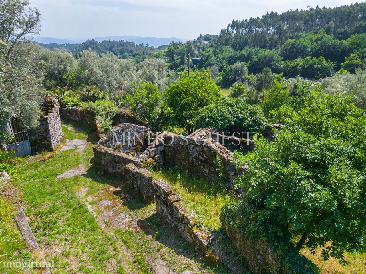 Terreno (700m2) c/ Ruína em Serzedelo – Póvoa de Lanhoso-13