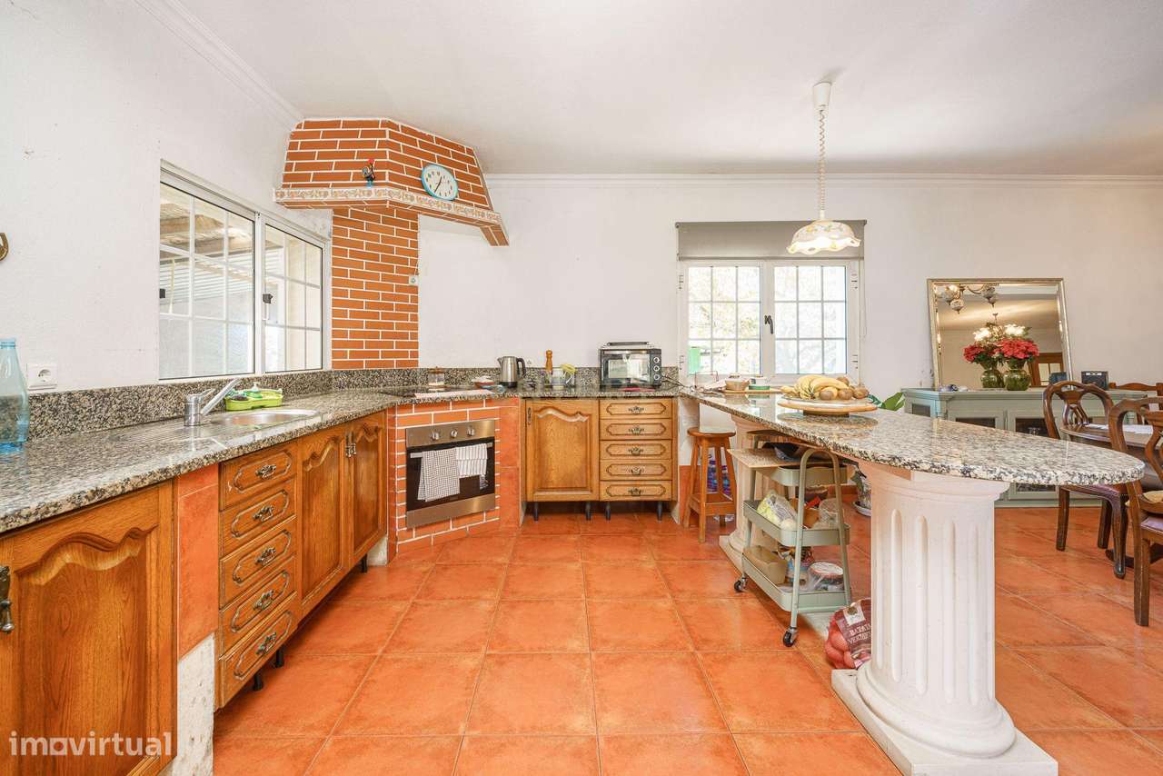 O Refúgio Perfeito em Cajados: Natureza e Duas Moradias num Só Investi-4