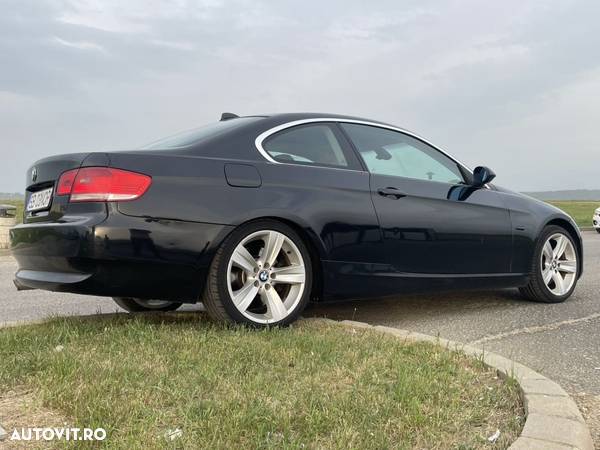 BMW Seria 3 330xd Coupe - 4