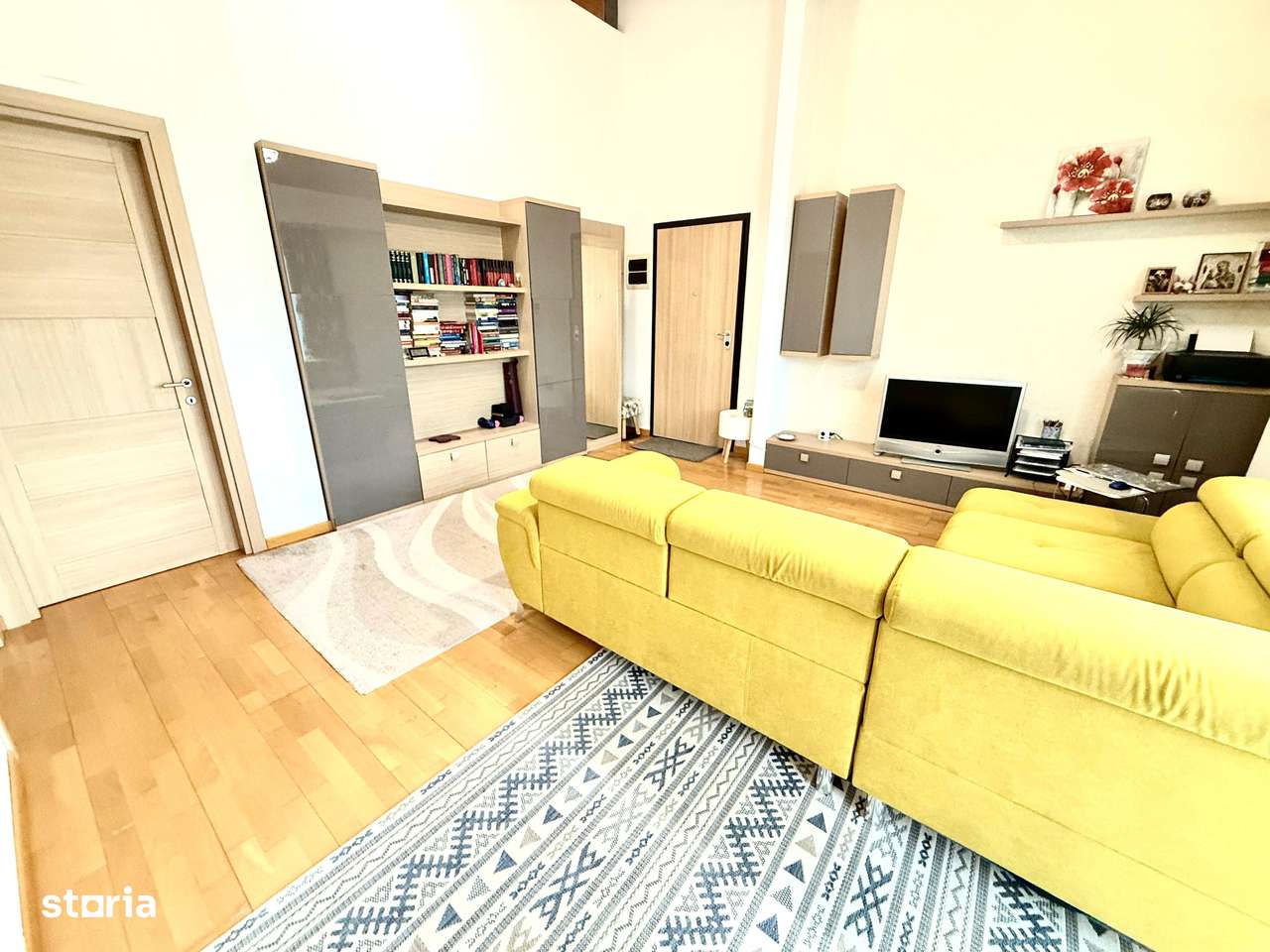 Vând apartament superb cu 3 camere la intrare in Dumbrăvița-2
