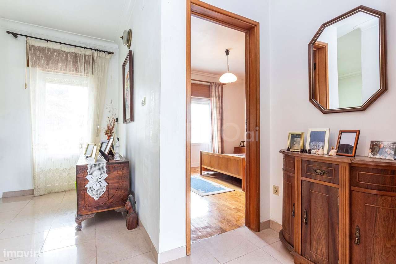 MORADIA GEMINADA À  VENDA EM PORTO SALVO– 3 PISOS, 2 FRENTES-19