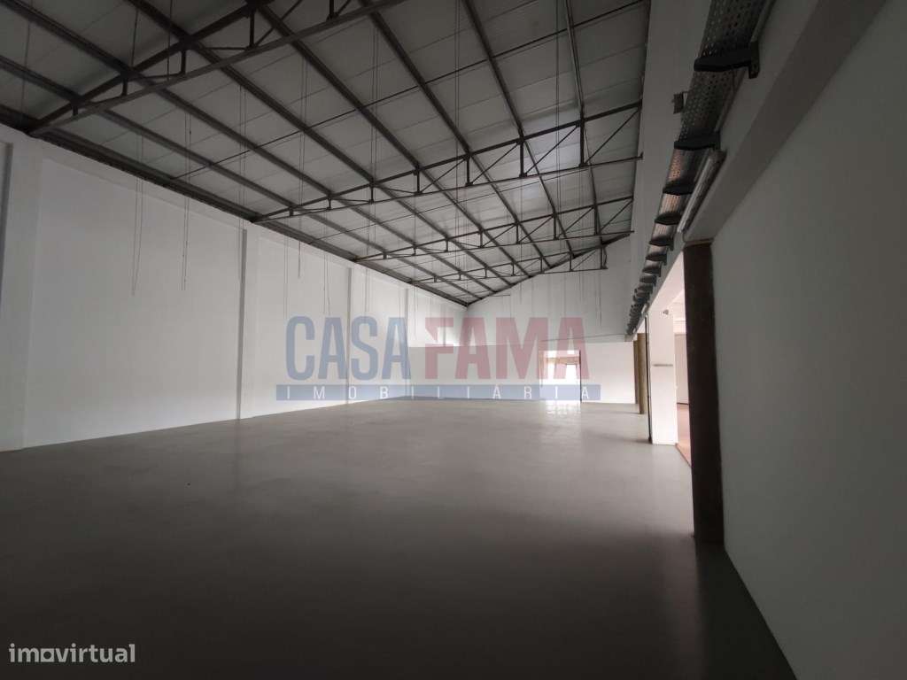 PAVILHAO EM SANTO TIRSO - Grande imagem: 4/56