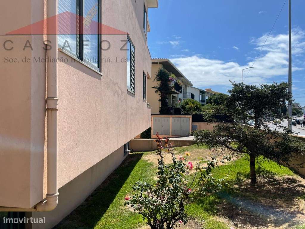 Venda Apartamento T2 em ótimo estado na Rua Lidador-33