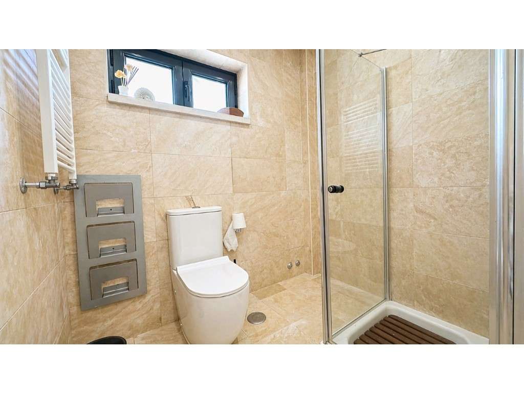 Moradia T4 isolada com piscina privada, jardim, garagem e 595 m² de...-21