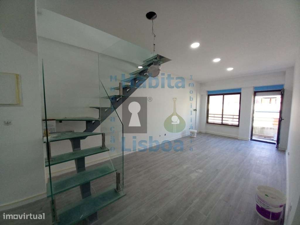 Duplex T3 Com Terraço junto à Praia Costa da Caparica-33