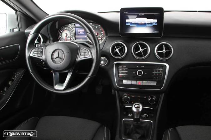 Mercedes-Benz A 180 d AMG Line - 2