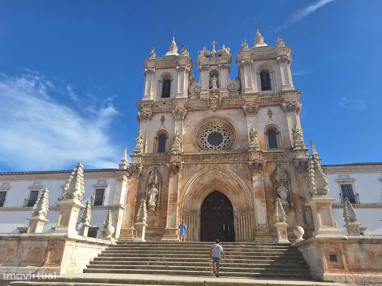 T4 com Estúdio em Bonito Prédio-23