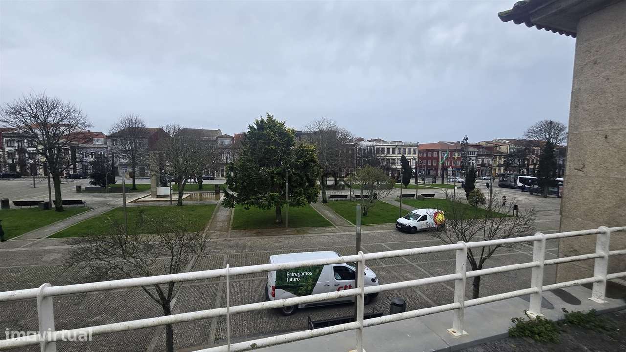 Escritório na Praça do Almada, por cima da CGD-5