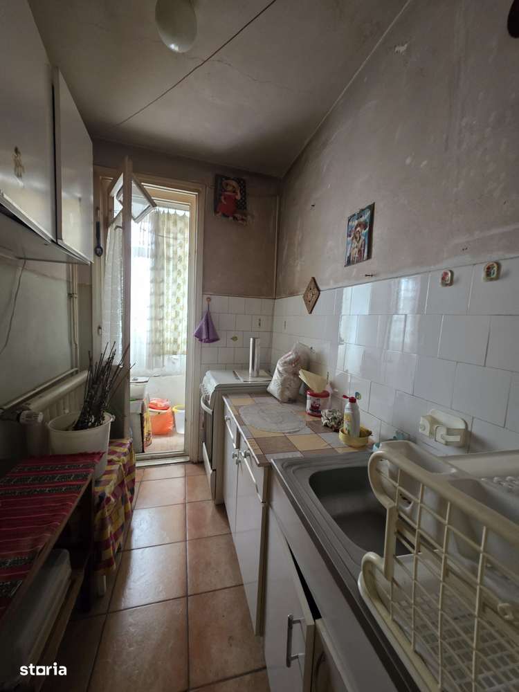 Apartament cu 3 camere de vanzare in zona Drumul Taberei metrou-5