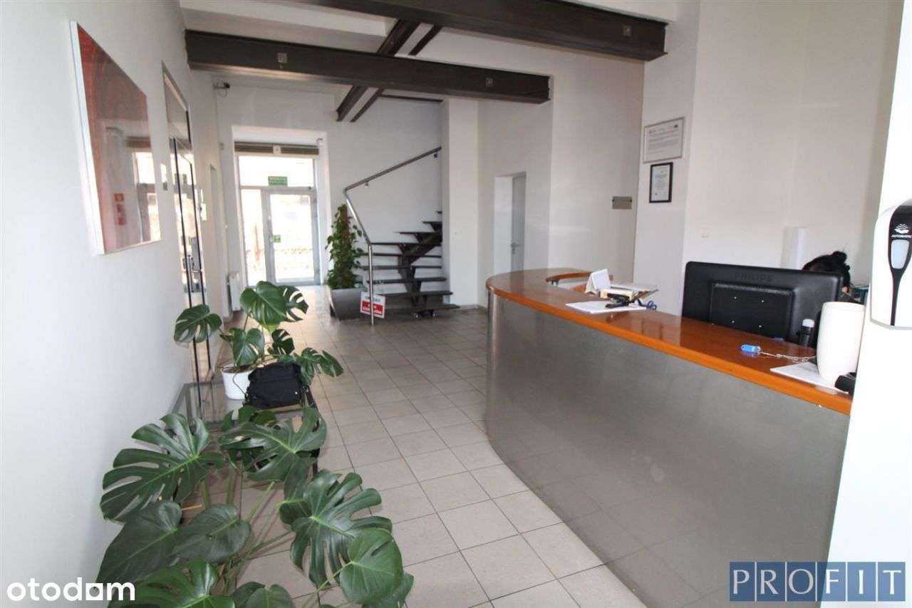 Budynek biurowo o pw. 862m2-11