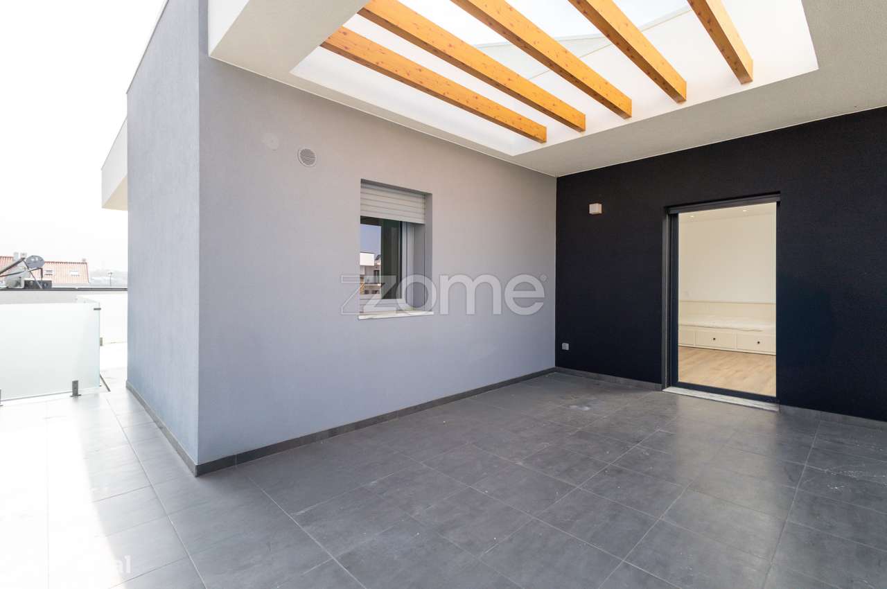 Moradia T3 com piscina na Sobreda-23