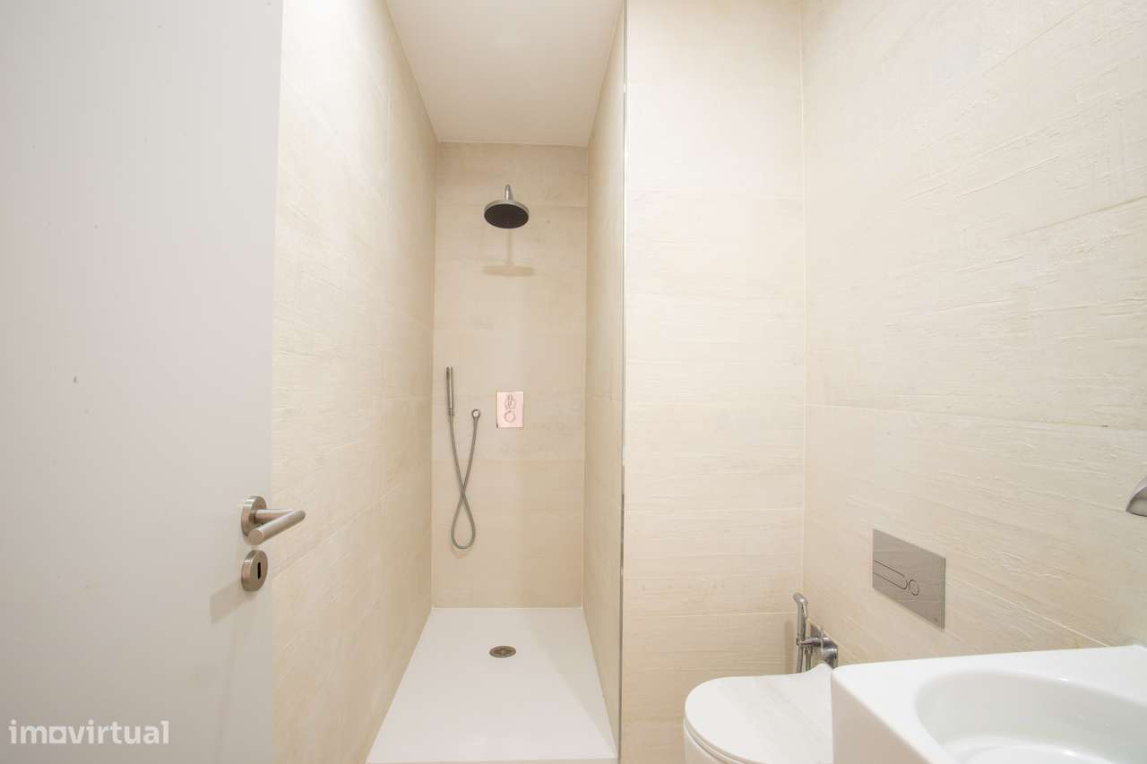 +6% Yield | Luxury Garden T2 no Centro Histórico do Porto – 107m²-9