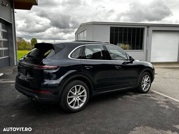 Porsche Cayenne - 6