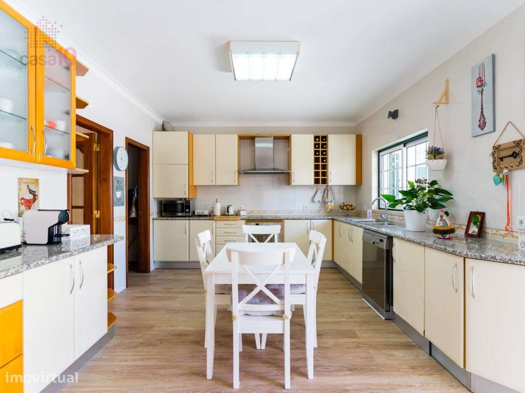 Moradia V5+1 renovada em zona de excelência em Alcochete-8