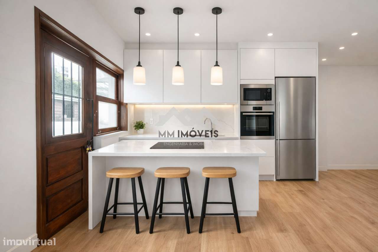 Andar Moradia T2 | Renovado | Terraço | 3 Frentes | Garagem-0