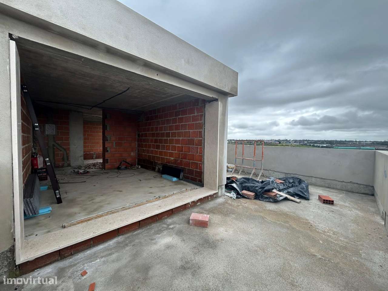 T3 Novo com varanda, terraço, garagem e ar condicionado-5