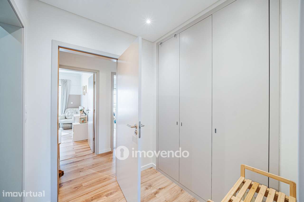 Apartamento T3 com garagem, em condomínio com piscina, em Bicesse-38
