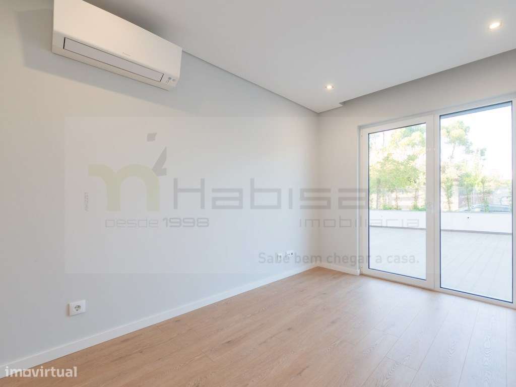 T2 Excelentes Acabamentos com Terraço e Box Perto da Praia de Carca...-14