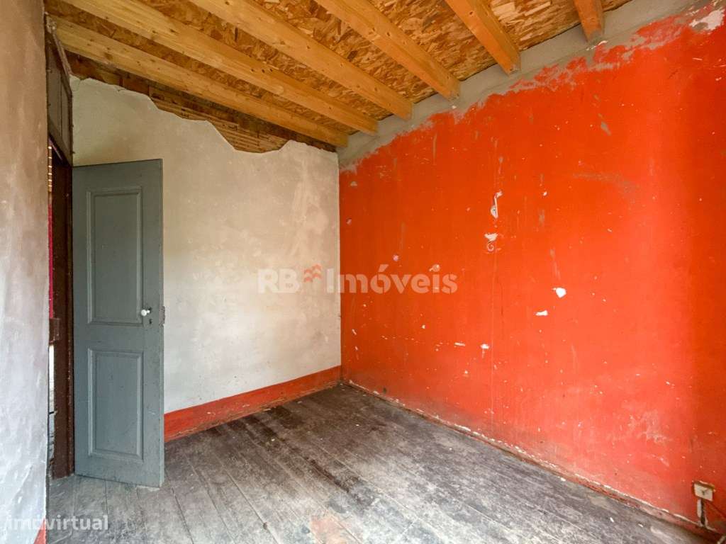 Prédio com 4 Pisos - Para Reabilitar - Grande imagem: 4/15