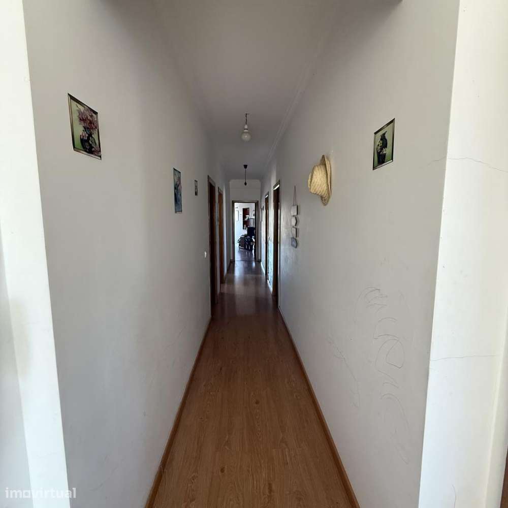 Excelente Apartamento T4 com 2 lugares estacionamento - Grande imagem: 4/18