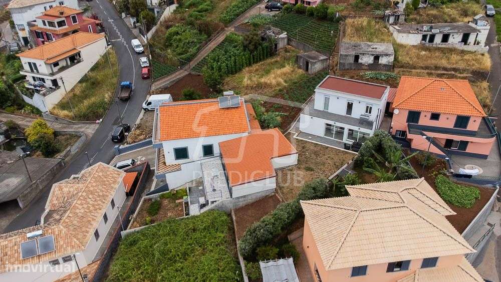 Moradia T1 + T0 - Câmara de Lobos-21