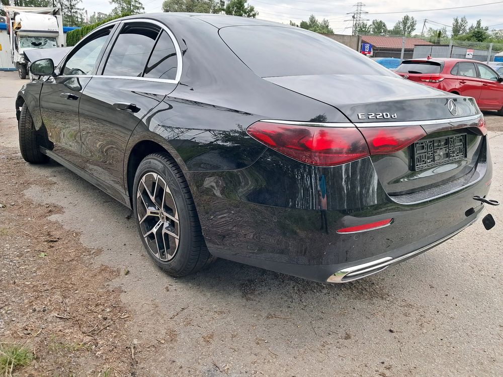 Mercedes-Benz E W214 2025