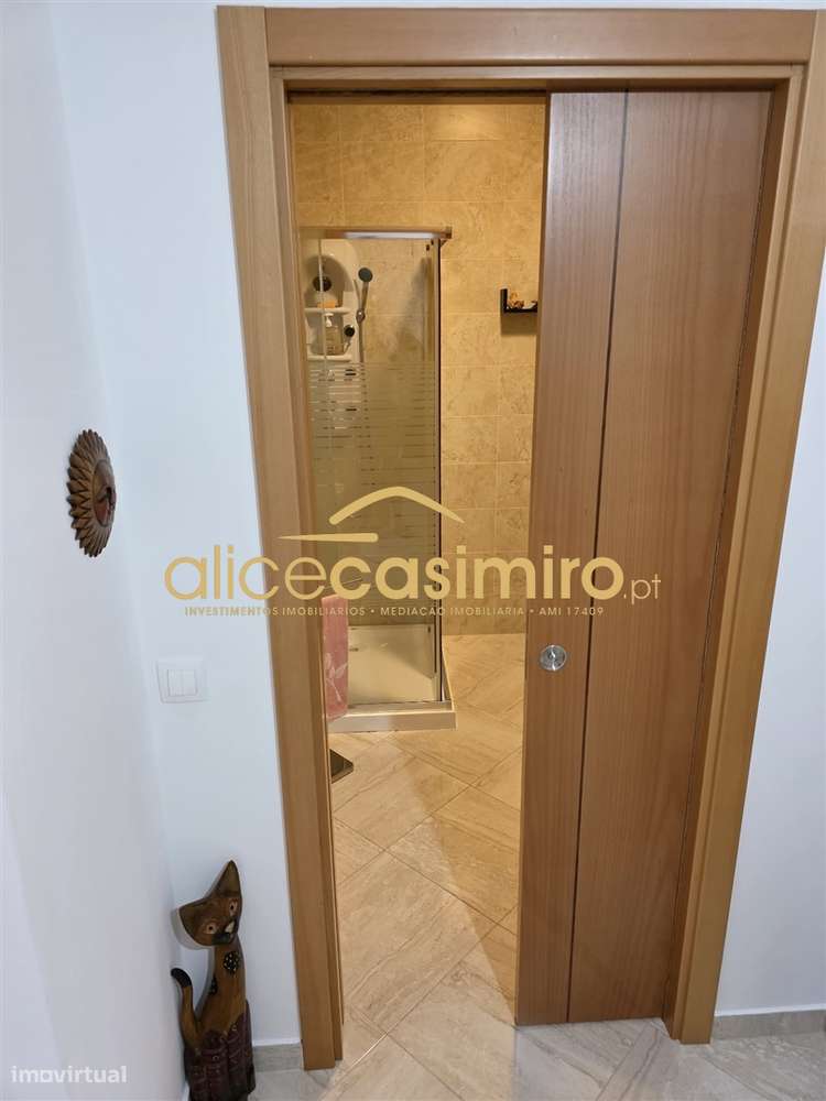 Moradia T4 - boas áreas- excelente estado!-6