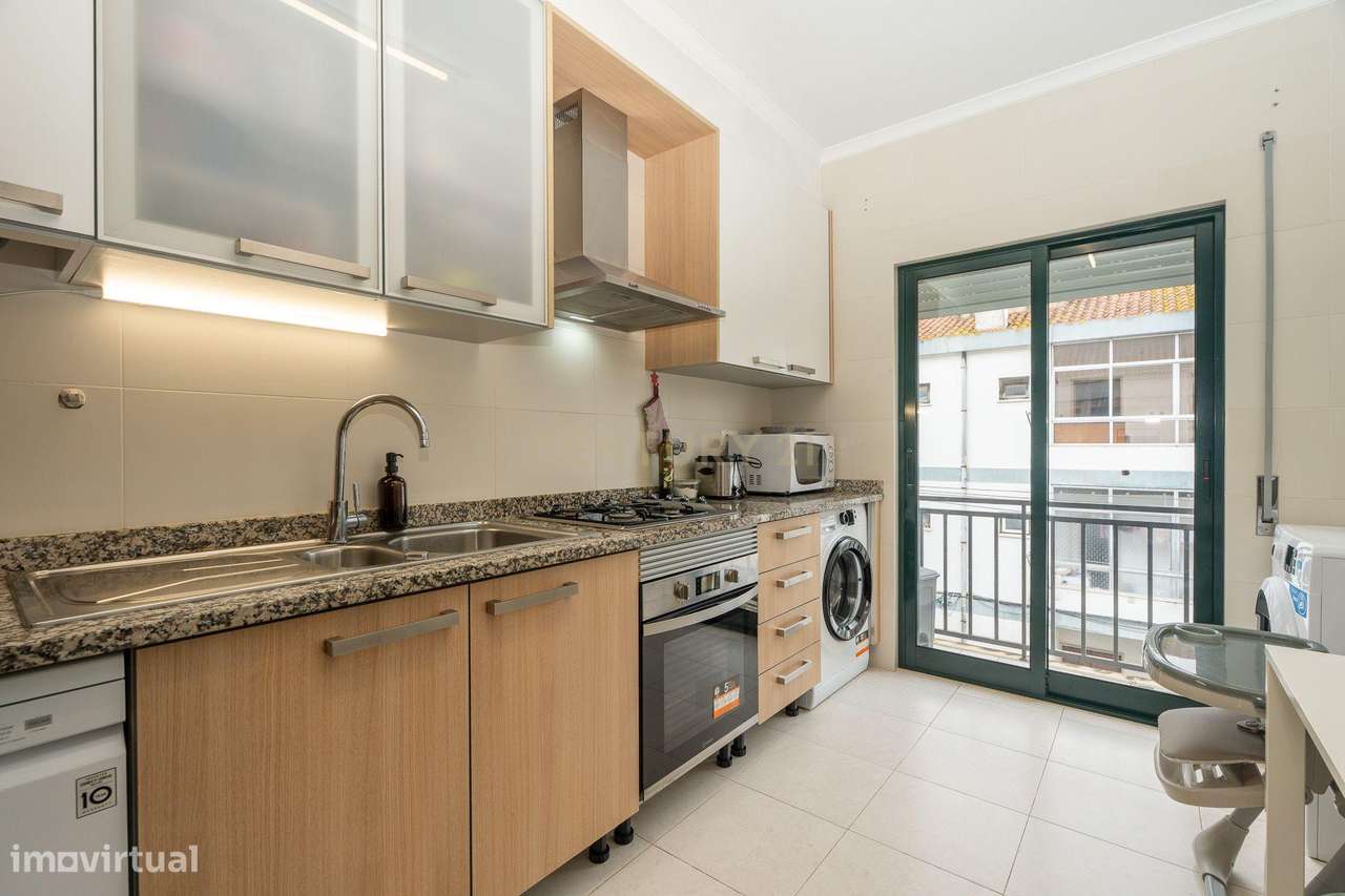 Apartamento T3 com áreas generosas-14