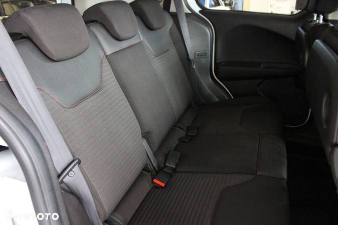 Ford Tourneo Courier - 12