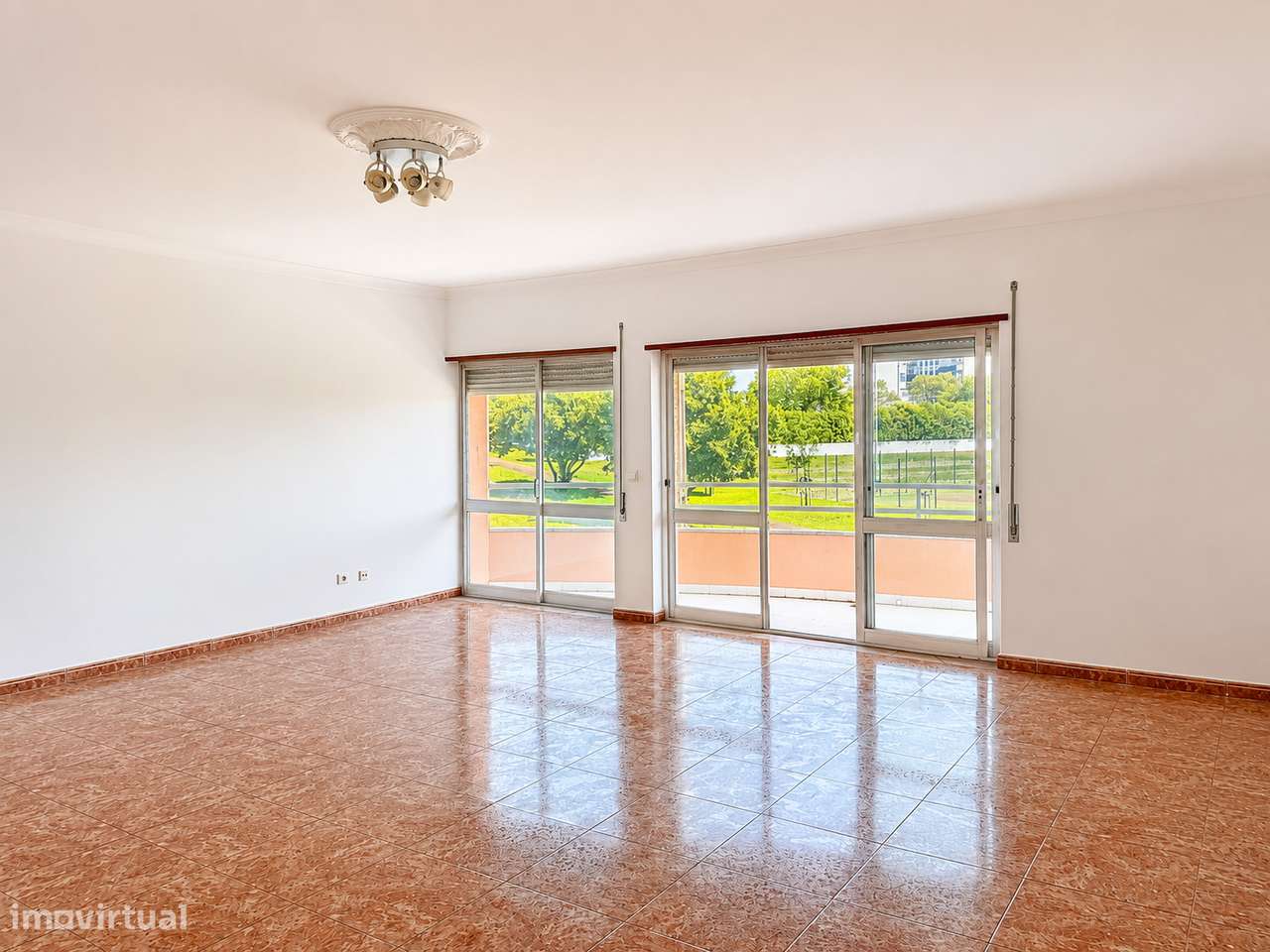 Apartamento T3 com Parqueamento Centro de Benavente-4