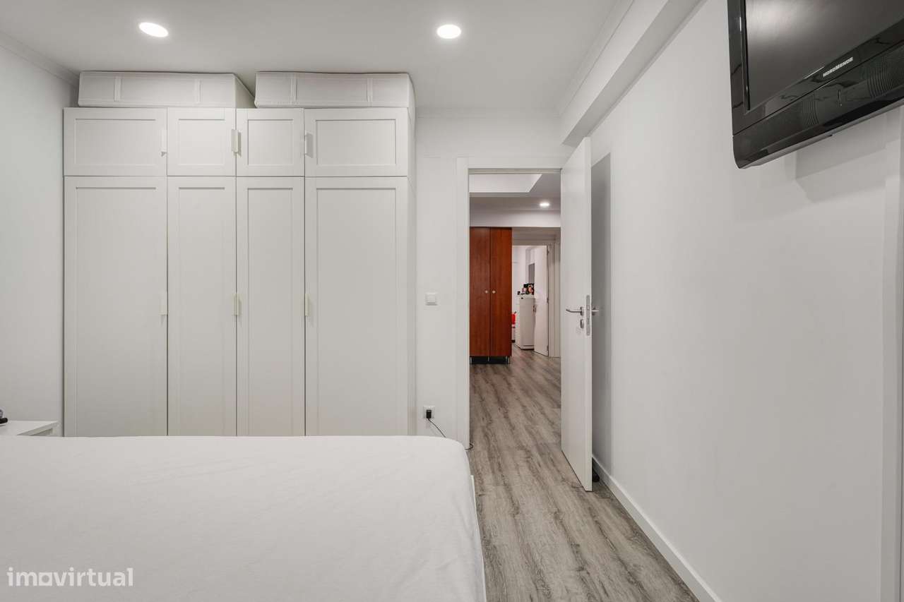 Apartamento T2+1 Totalmente Remodelado no Casal do Marco, Seixal-4