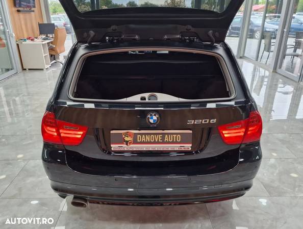 BMW Seria 3 320d DPF Touring Aut. - 12