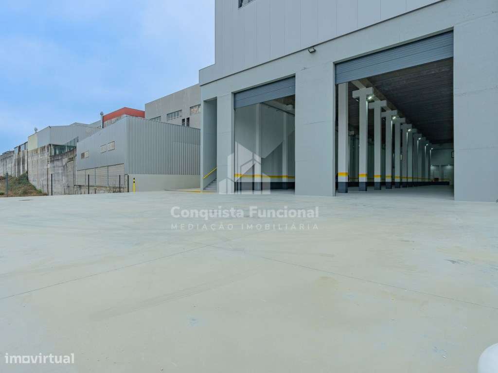 Pavilhão Industrial Moderno - Z.I. Vila Maior, S.M. Feira-1