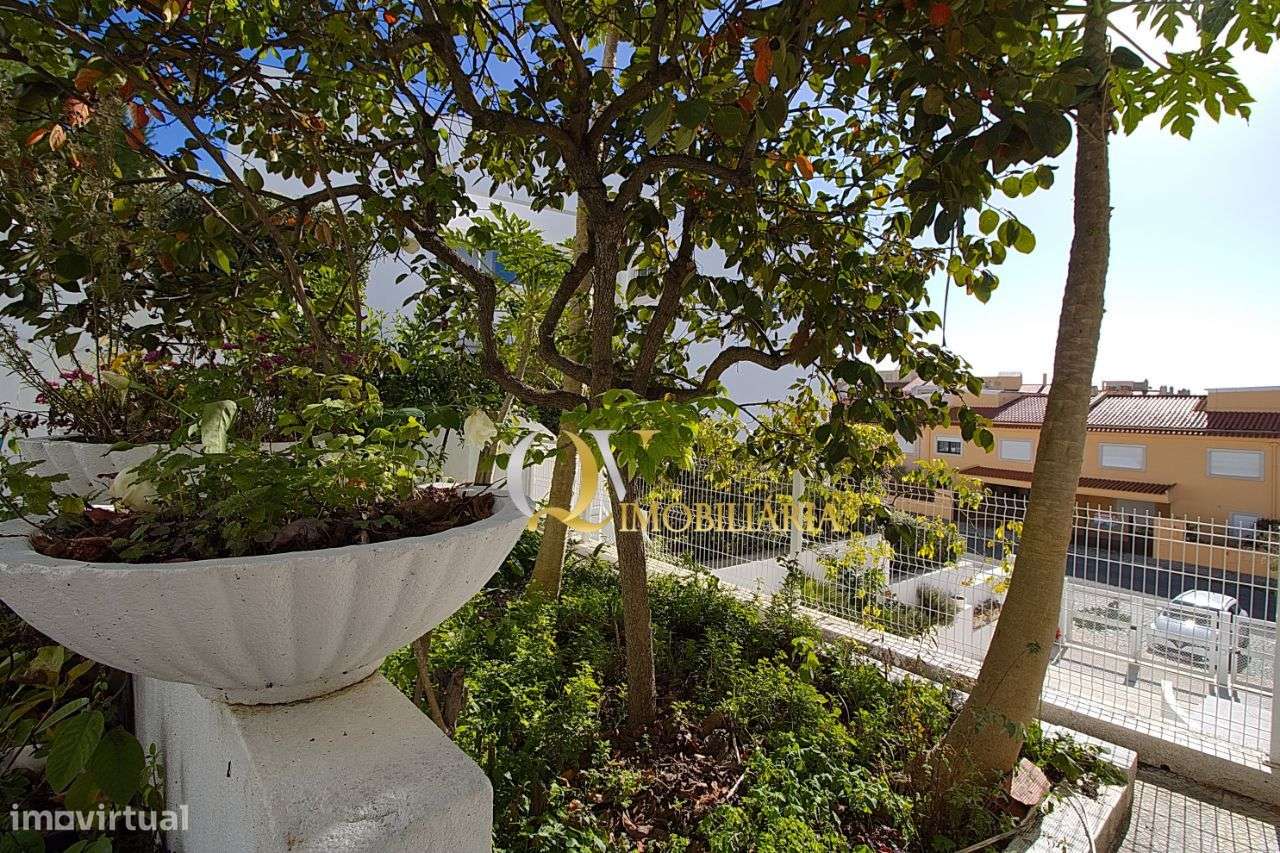 Excelente Moradia V4 para venda sita nos Jardins da Parede-24