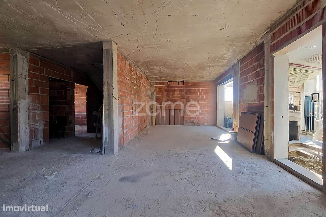 Terreno com Moradia T5 em Construção, Ramada, Odivelas - Grande imagem: 2/39