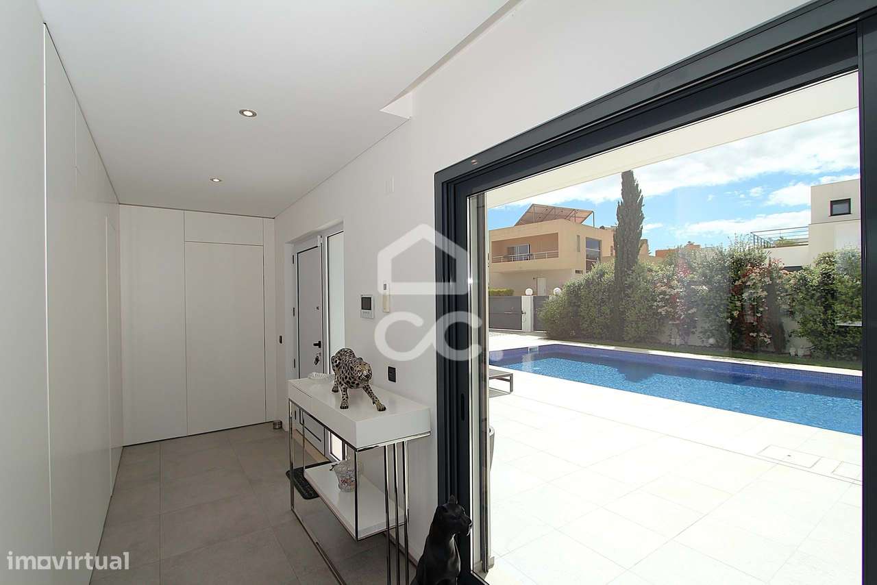 Moradia T3 com piscina, terraço e garagem ampla em Alcantarilha-22