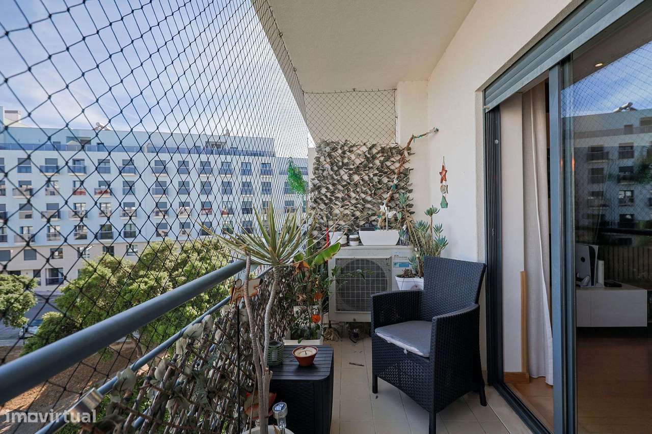 Apartamento T2 com Garagem, no Parque Luso em Corroios.-6
