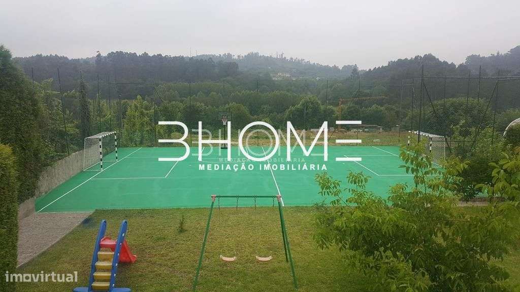 Propriedade com Casa em Pedra, T6, com piscina e campo de jogos-7