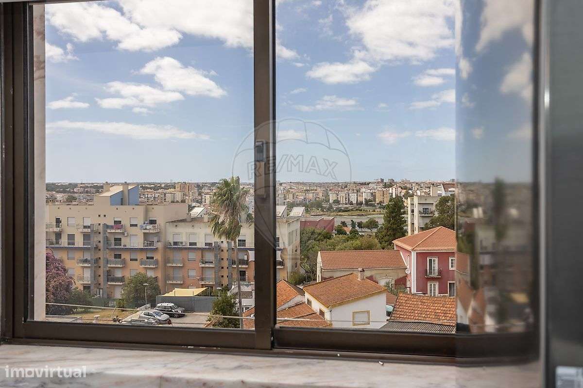 Apartamento T2 para venda em Paio Pires-13