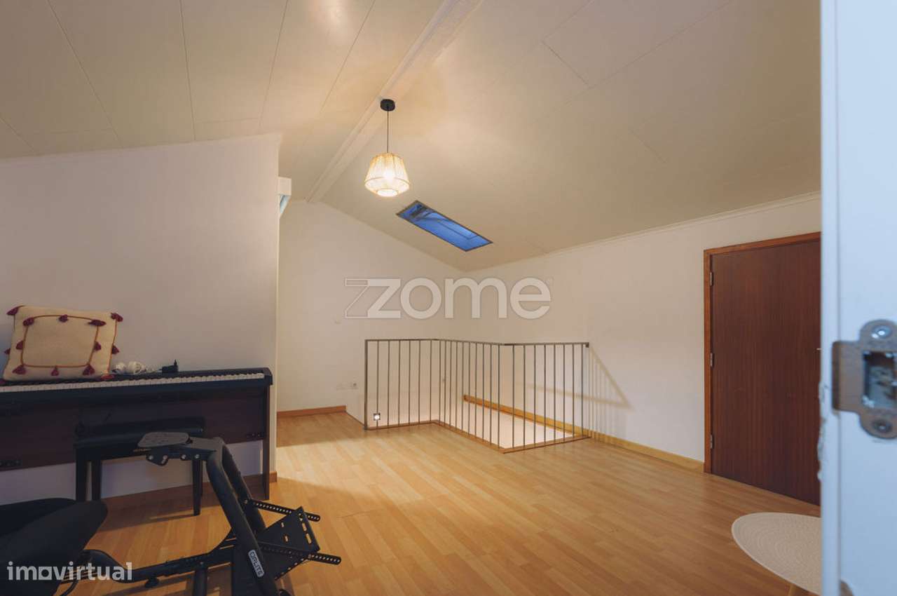 Moradia T2+1 Renovada a 100m do Mar – São Roque-26