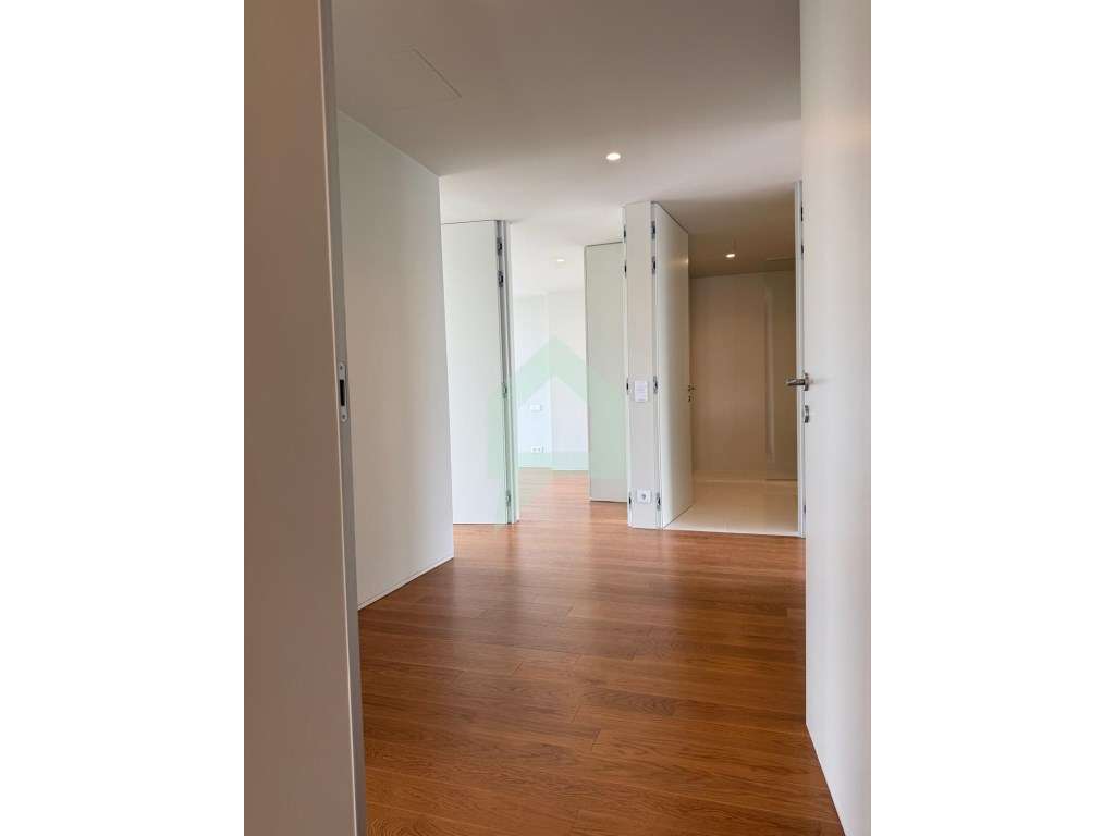 Apartamento T4 com vistas únicas em Barcelinhos, Barcelos.-9