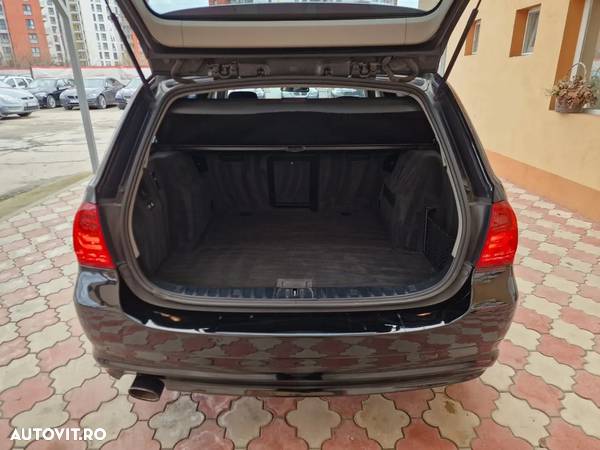 BMW Seria 3 318d DPF Touring Aut. - 11