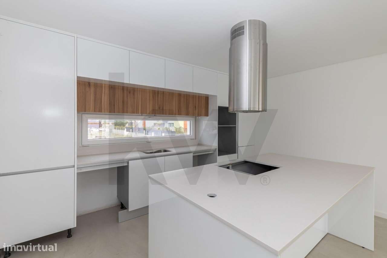 Moradia T3 + 1 Moderna com Piscina e Jardim – Charneca da Caparica - Grande imagem: 4/51