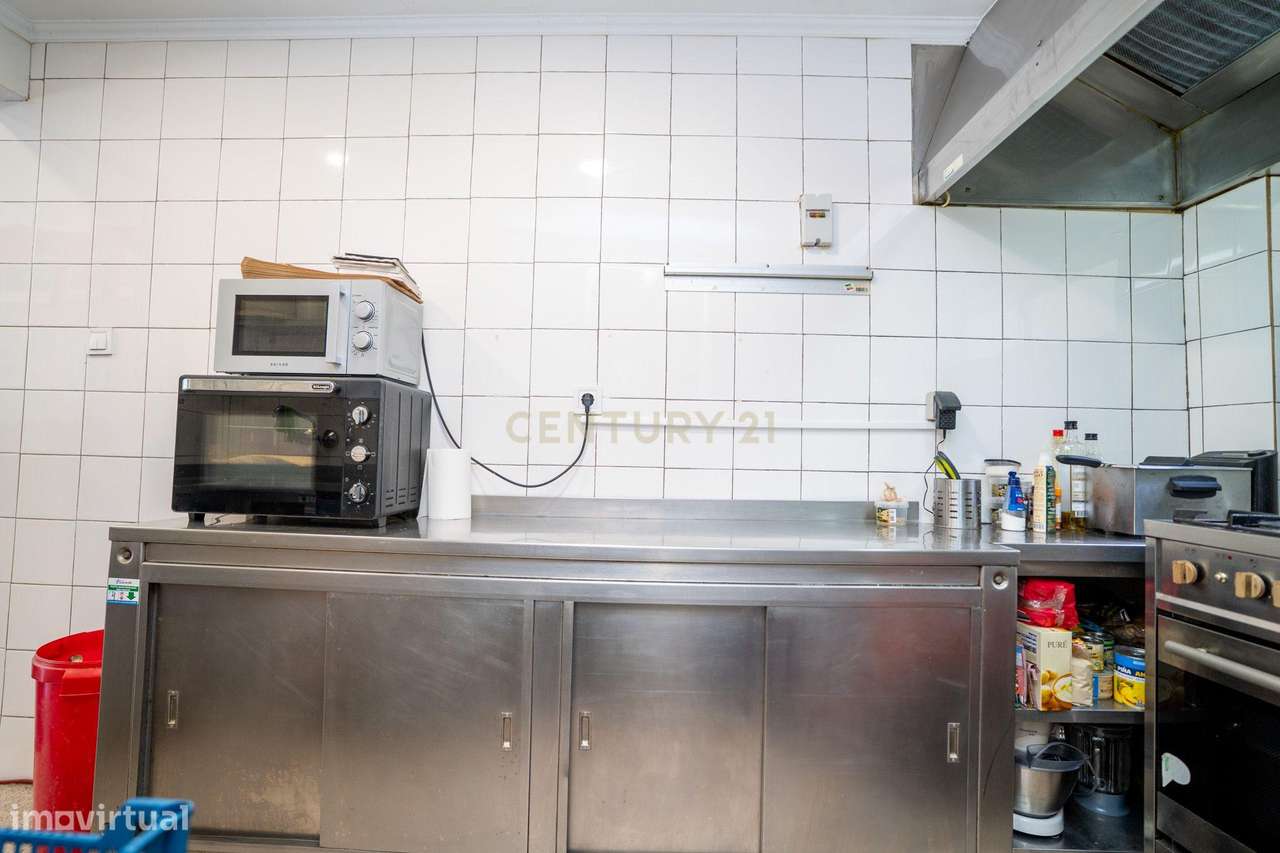Loja Comercial para Investimento | Estrela | Lisboa-17